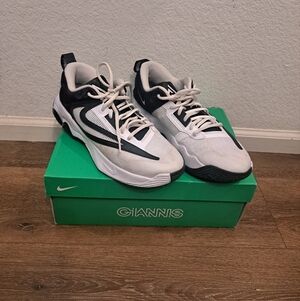 Nike Men's Giannis Immortality 3 Basketball Sneakers US 9
